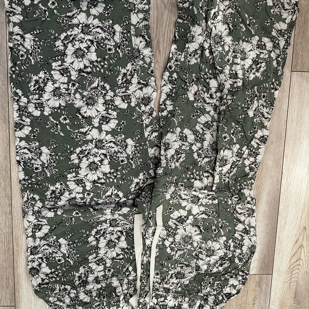 Sleep by Cacique Comfortable Green Floral Pajama Pants 22/24 Lane Bryant